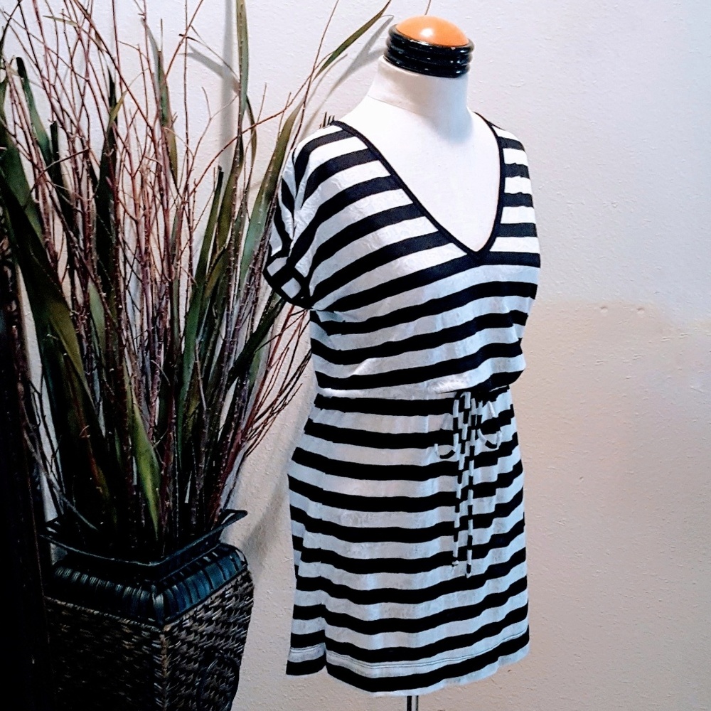 NWOT soft & semi sheer beach cover-up  💕